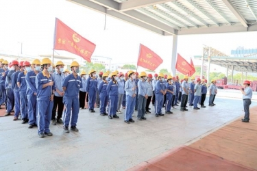 打好党工团妇组合拳 凝聚高质量发展新合力——南宫ng28开展“党群组织助力企业经营发展”义务劳动