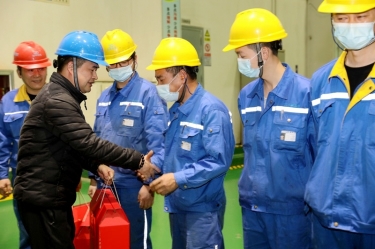 道一声问候 送一份温暖|公司领导亲切慰问除夕夜坚守岗位一线的员工