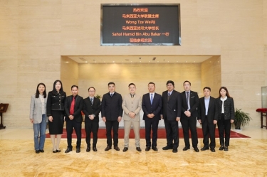 马来西亚大学联盟主席拿督斯里黄炫硕一行莅临南宫ng28参观交流，共建“一带一路”人才培养培训基地