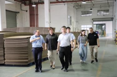 平湖市委常委、副市长张斌莅临南宫ng28全资子公司平湖景包调研残疾人就业工作