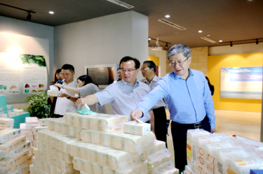 2019年 5月22日，时任浙江省社会组织综合党委专职副书记、省民政厅社会组织管理局局长蔡国华莅临南宫ng28调研企业发展情况和党建工作